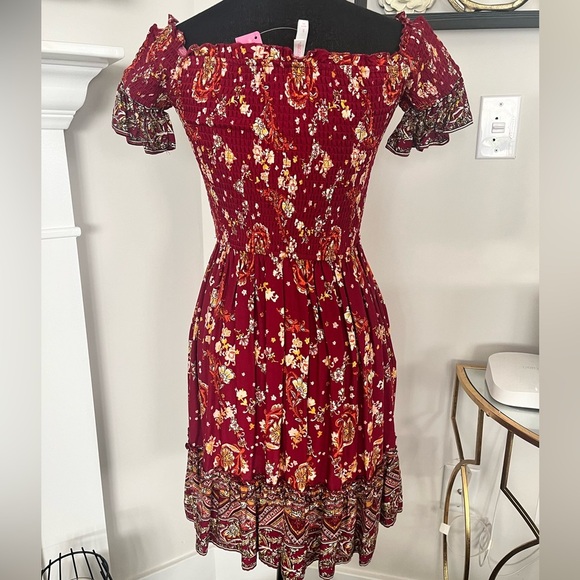 NWT BAND OF GYPSIES BURGUNDY FLORAL DRESS SIZE S - Picture 2 of 5